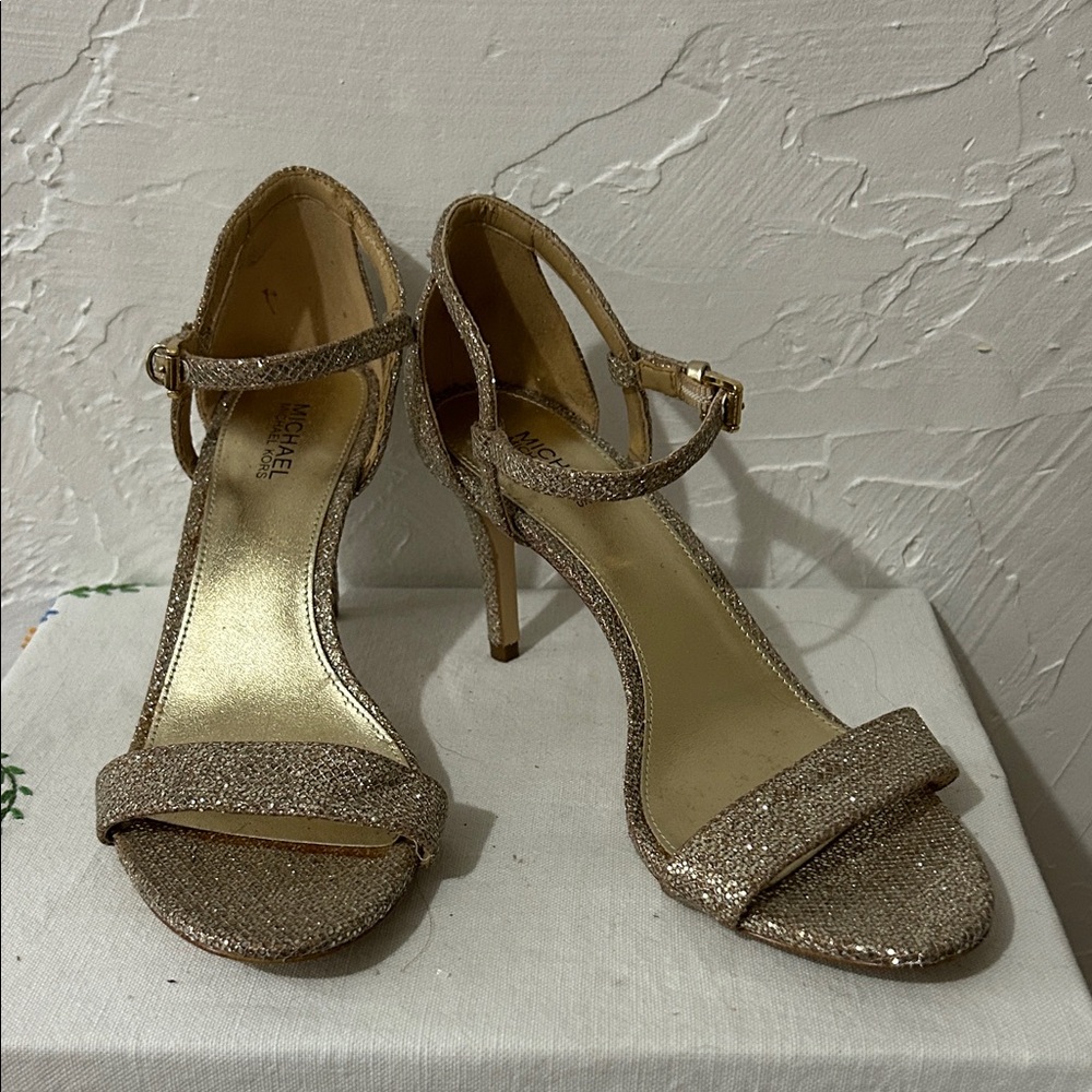MICHAEL Michael Kors Simone Mid Glitter Sandal Silver Sand 
Size 6.5